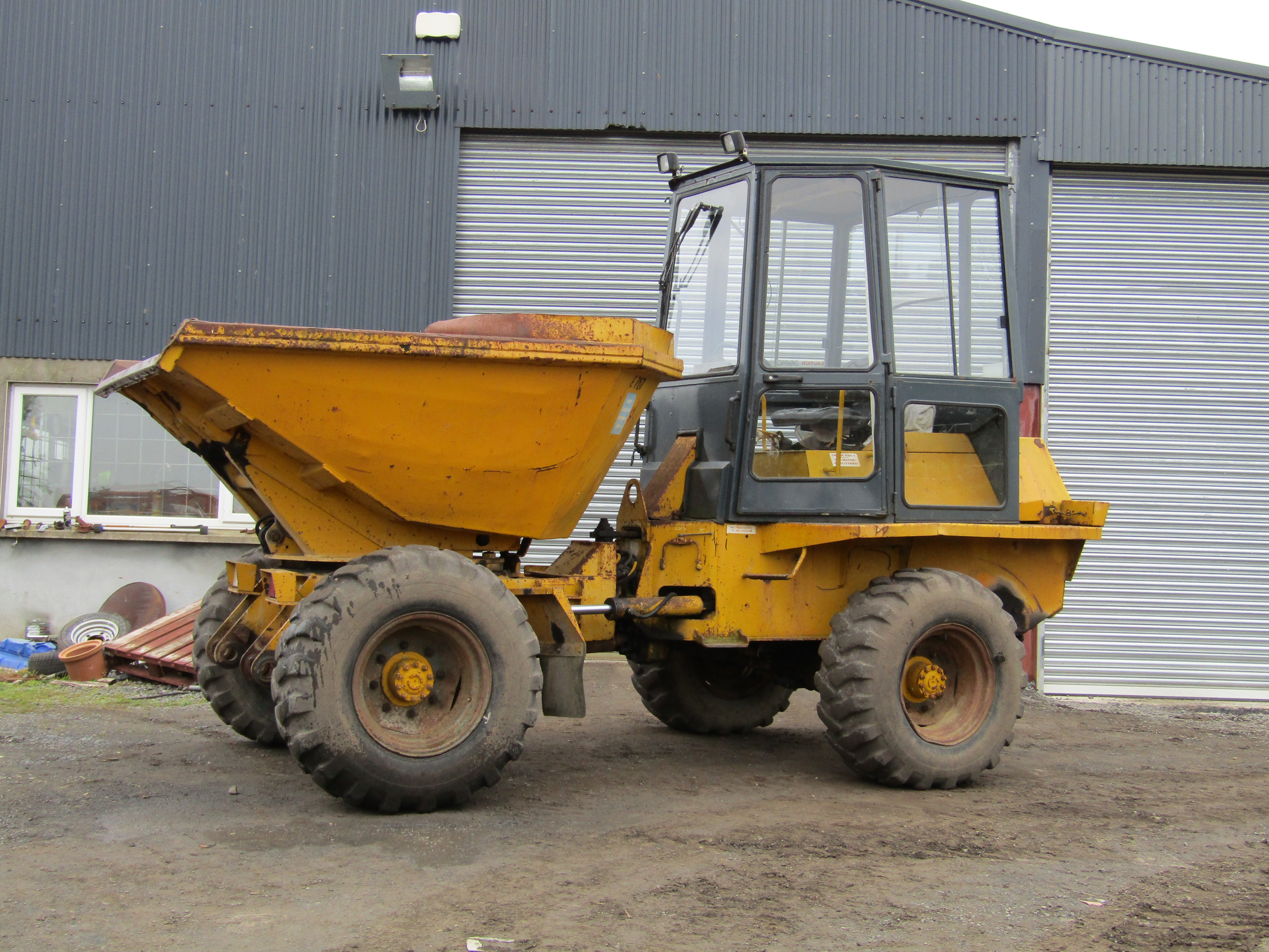 declan mc ellin plant hire logo